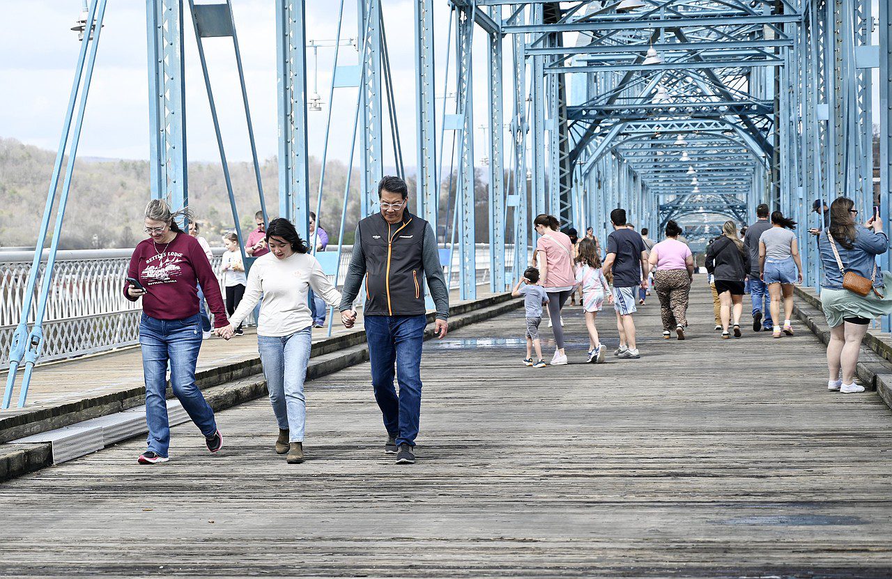 103674542 03xx25 coolidge walking br t1280 - Think Tennessee